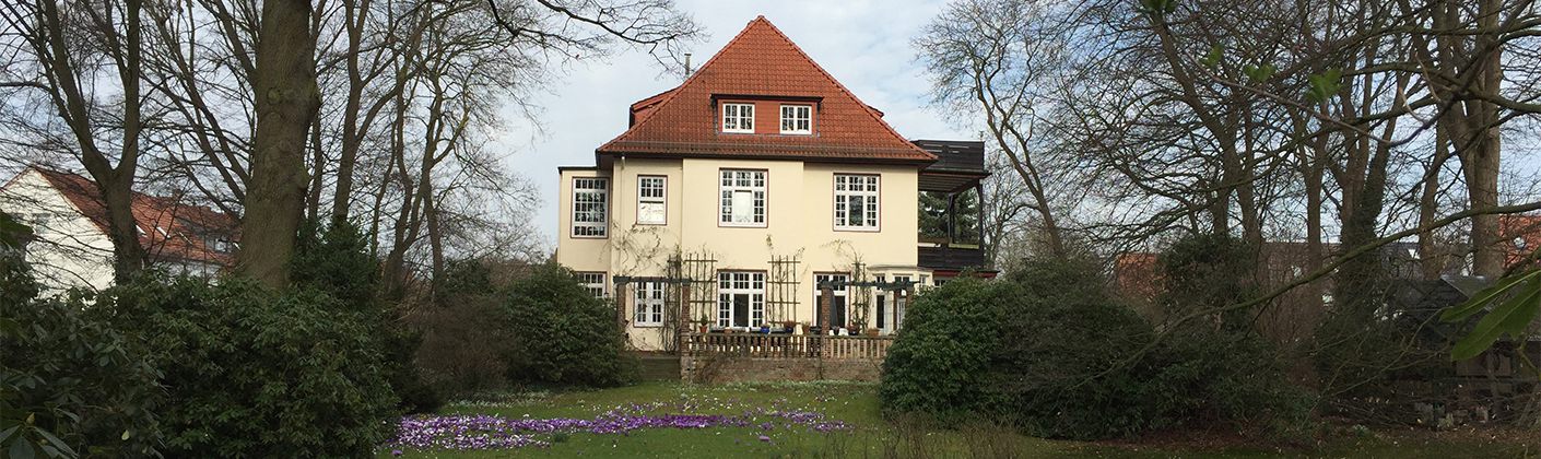Silcc - Haus mit Garten im Sommer